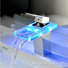 Палубаны орнотулган жаңы дизайн LED айнек Faucet